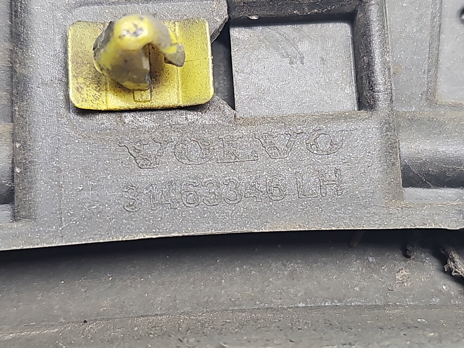 Ornament aripa stanga fata Volvo XC90 II [Fabr 2015-2024] 31463346 - imagine 4