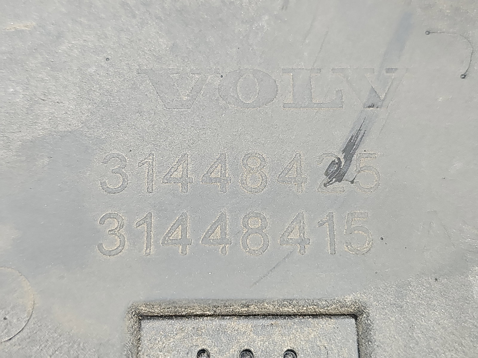 Ornament usa stanga fata Volvo XC90 II [Fabr 2015-2024] 31448425 - imagine 5