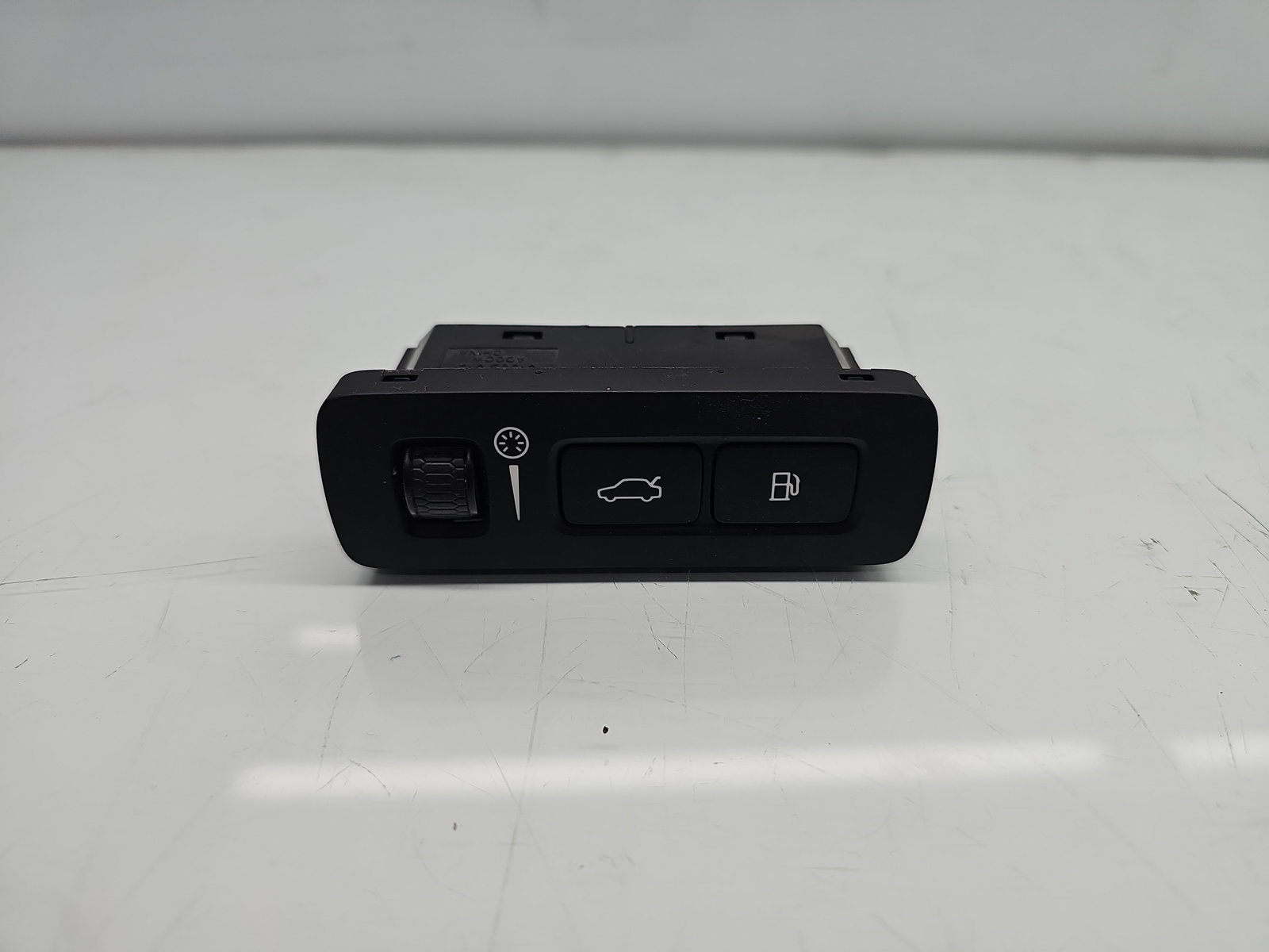 Buton deschidere portbagaj Volvo XC90 II [Fabr 2015-2024] P31376509 - imagine 1