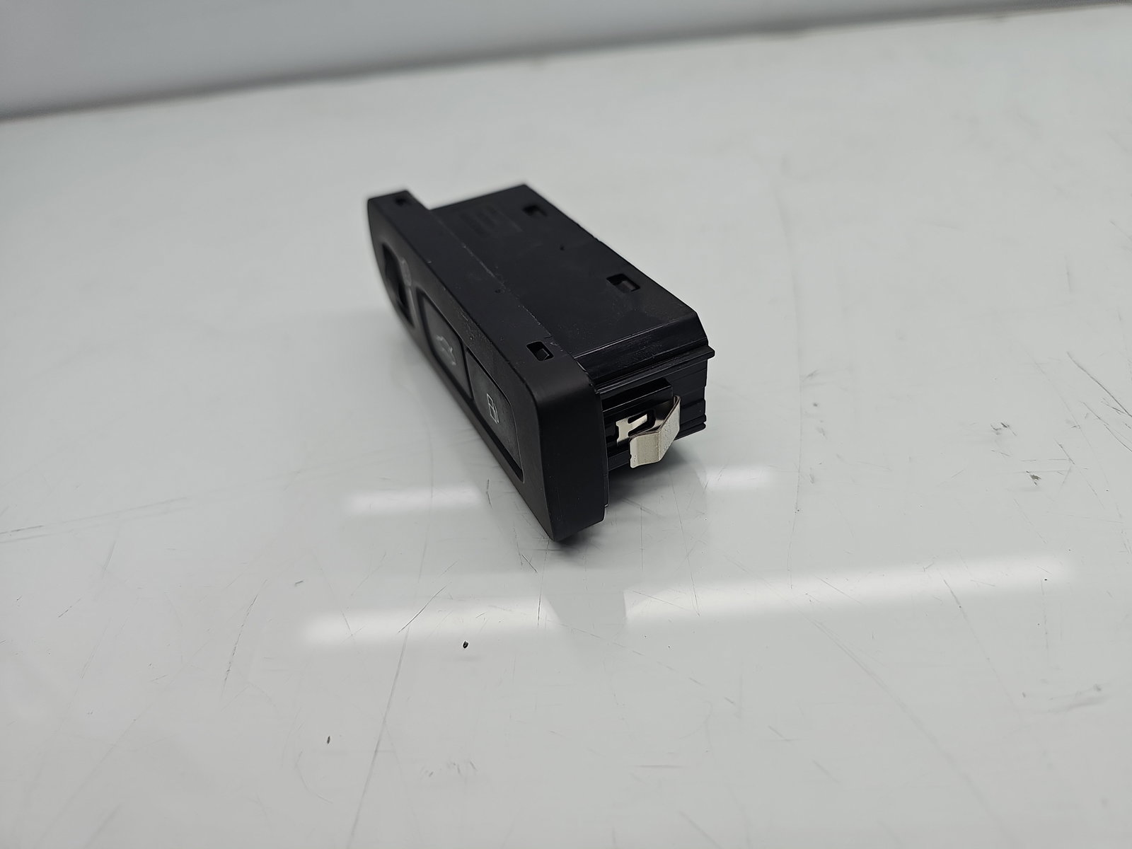 Buton deschidere portbagaj Volvo XC90 II [Fabr 2015-2024] P31376509 - imagine 2