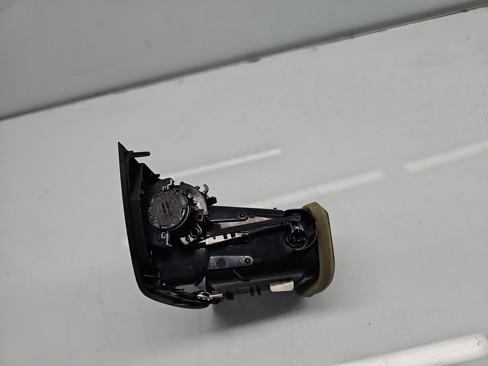 Grila aerisire centrala stanga Volvo XC90 II [Fabr 2015-2024] 31417383 - imagine 5