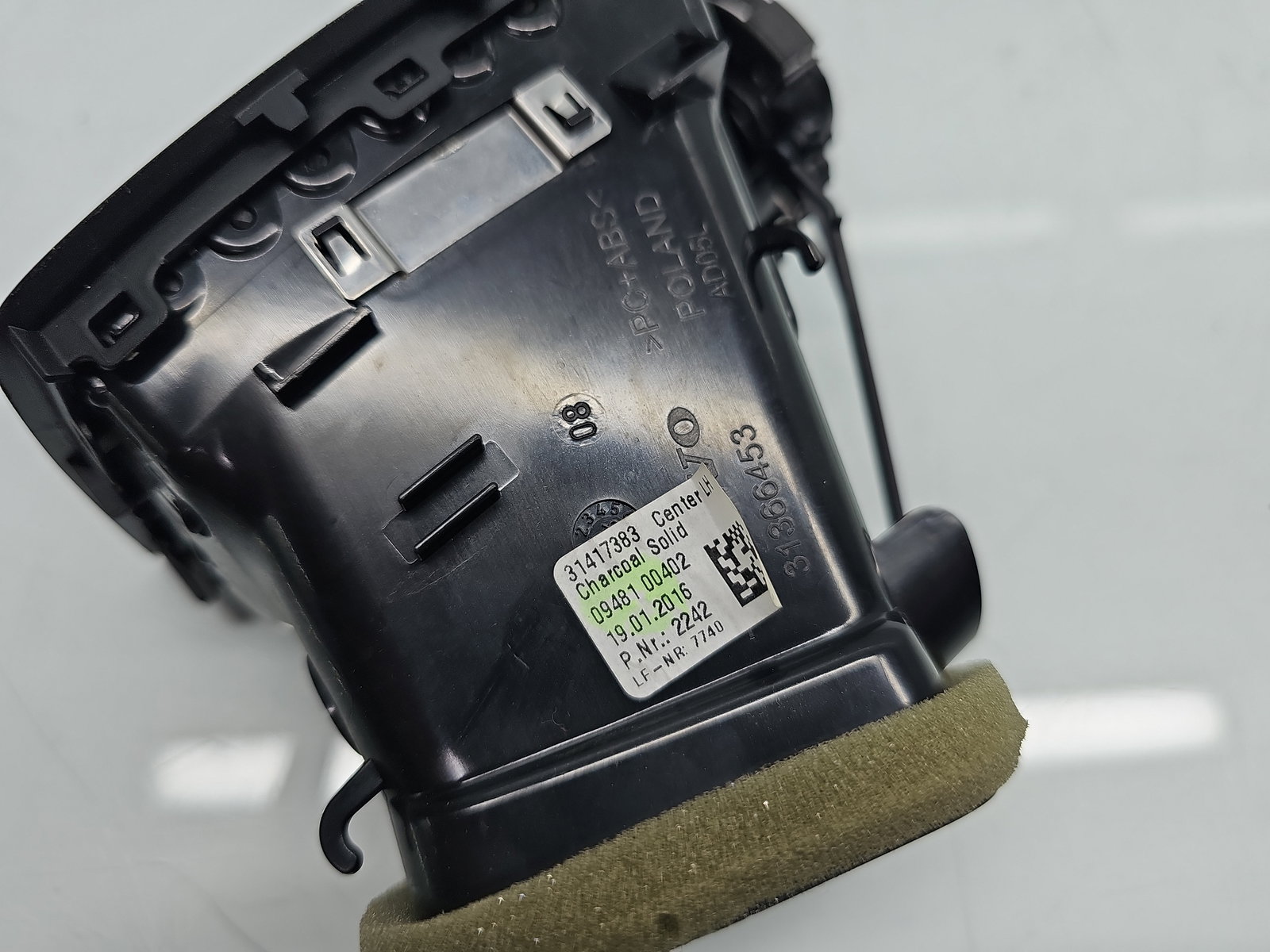 Grila aerisire centrala stanga Volvo XC90 II [Fabr 2015-2024] 31417383 - imagine 6