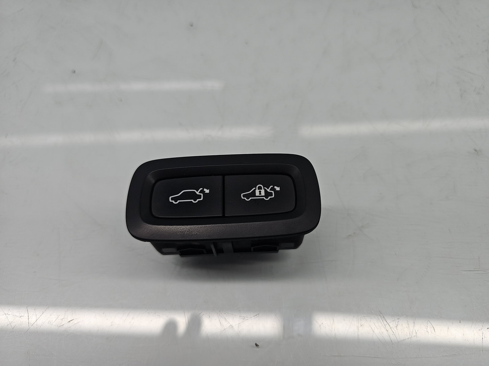 Buton deschidere portbagaj Volvo XC90 II [Fabr 2015-2024] 31376890 - imagine 1