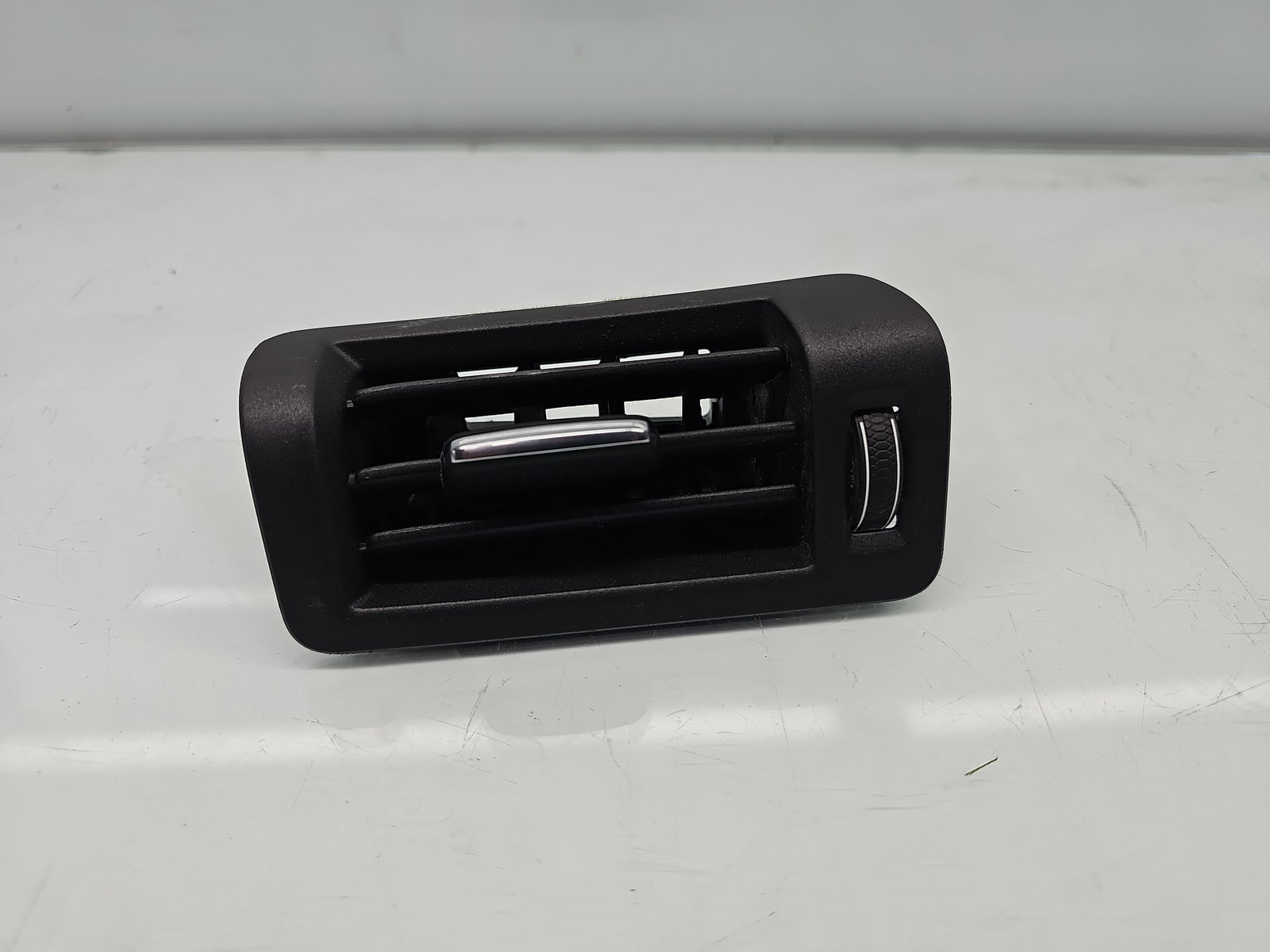 Grila aerisire spate dreapta Volvo XC90 II [Fabr 2015-2024] 31469794 - imagine 1