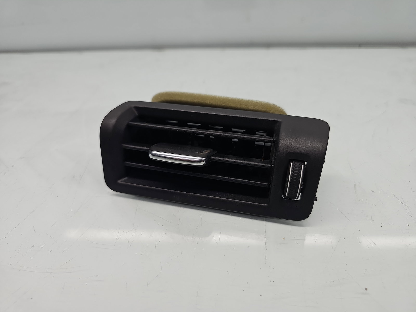 Grila aerisire spate stanga Volvo XC90 II [Fabr 2015-2024] 31469790 - imagine 1