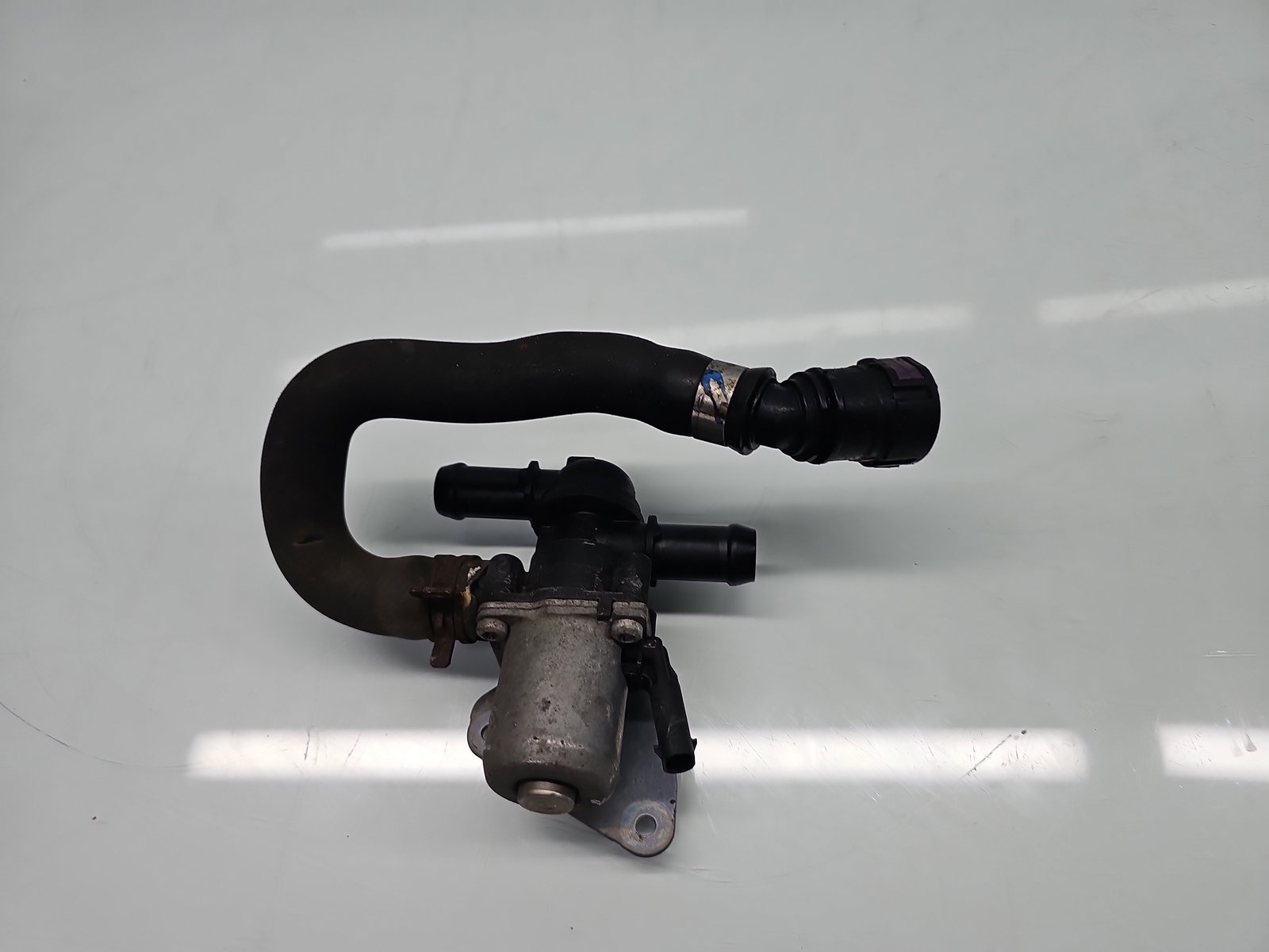 Pompa recirculare apa Volvo XC90 II [Fabr 2015-2024] 30668672 2.0 Hib B4204T 236KW / 320CP - imagine 1