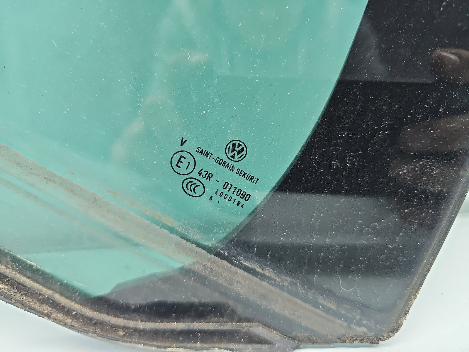 Geam fix usa stanga spate Volkswagen Passat B8 Variant (3G5) [Fabr 2015-prezent] OEM - imagine 2