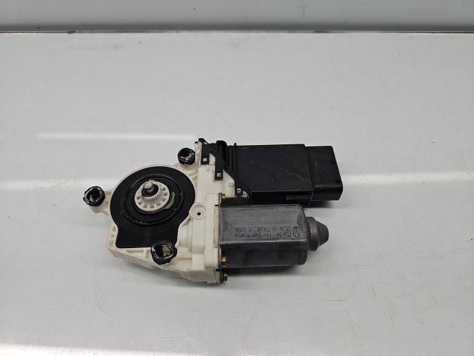 Motoras geam dreapta fata Volkswagen Golf 4 (1J1) [Fabr 1997-2004] 1J1959802D