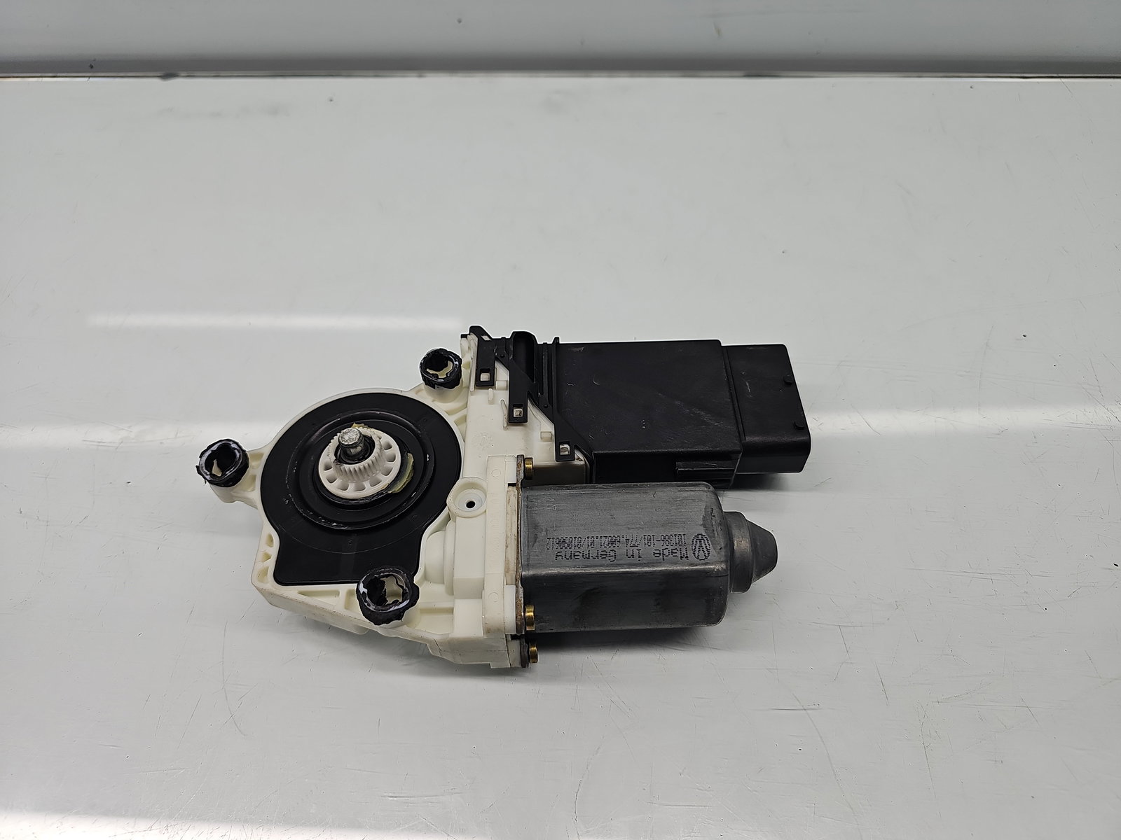 Motoras geam dreapta fata Volkswagen Golf 4 (1J1) [Fabr 1997-2004] 1J1959802D - imagine 1