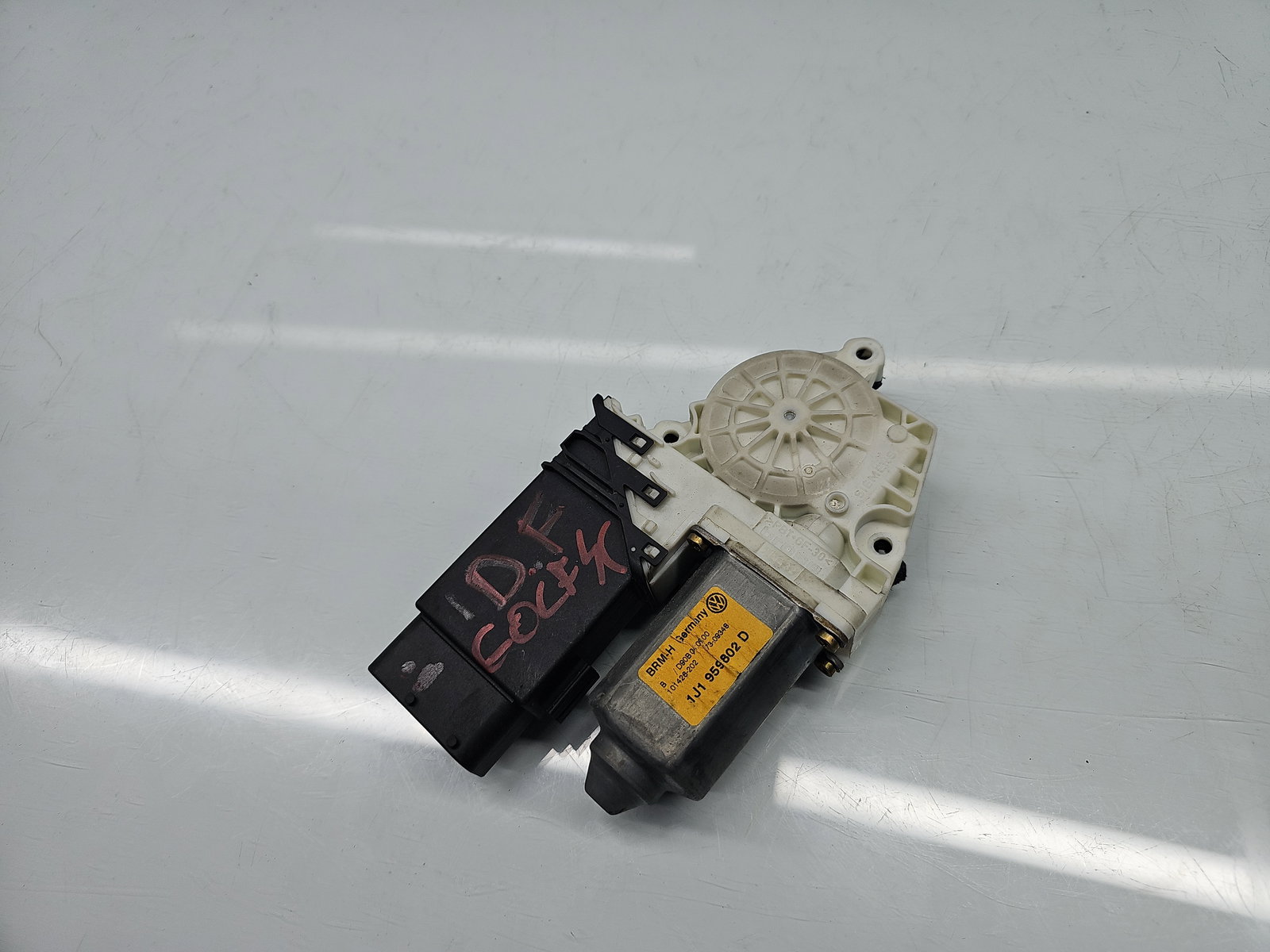 Motoras geam dreapta fata Volkswagen Golf 4 (1J1) [Fabr 1997-2004] 1J1959802D - imagine 4