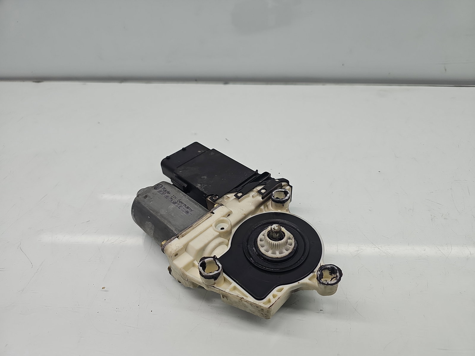 Motoras geam stanga fata Volkswagen Golf 4 (1J1) [Fabr 1997-2004] 1J1959801C - imagine 3