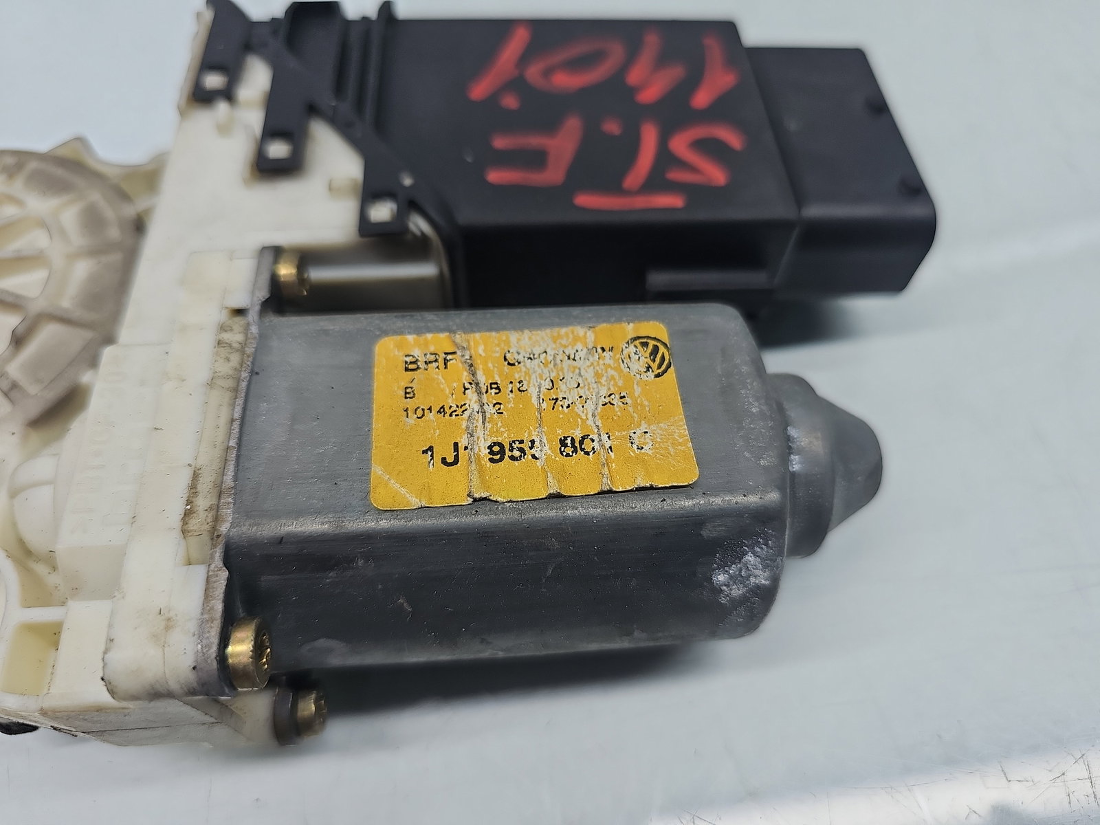 Motoras geam stanga fata Volkswagen Golf 4 (1J1) [Fabr 1997-2004] 1J1959801C - imagine 6