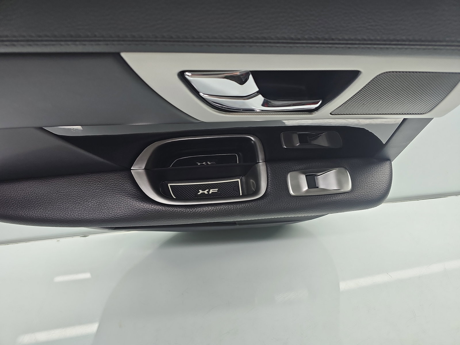 Tapiterie usa stanga spate Jaguar XF (X250) [Fabr 2008-2015] Facelift 8X23-F274A31-A - imagine 4