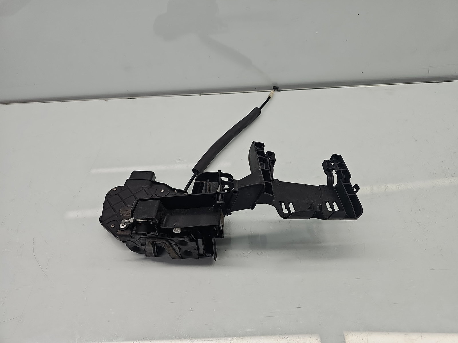 Broasca usa stanga fata Jaguar XF (X250) [Fabr 2008-2015] Facelift Berlina 6W8A-21813-AD - imagine 1