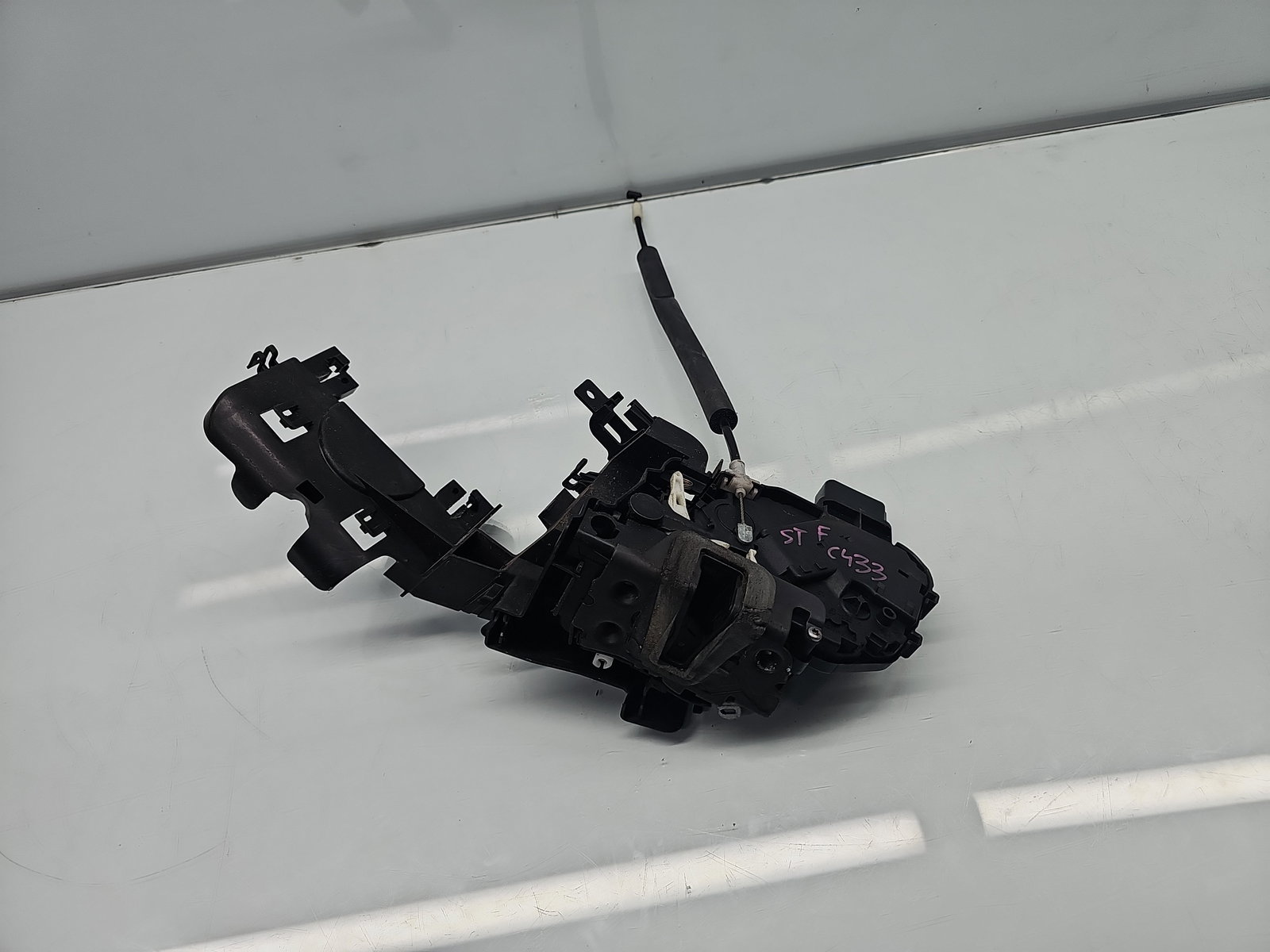 Broasca usa stanga fata Jaguar XF (X250) [Fabr 2008-2015] Facelift Berlina 6W8A-21813-AD - imagine 2