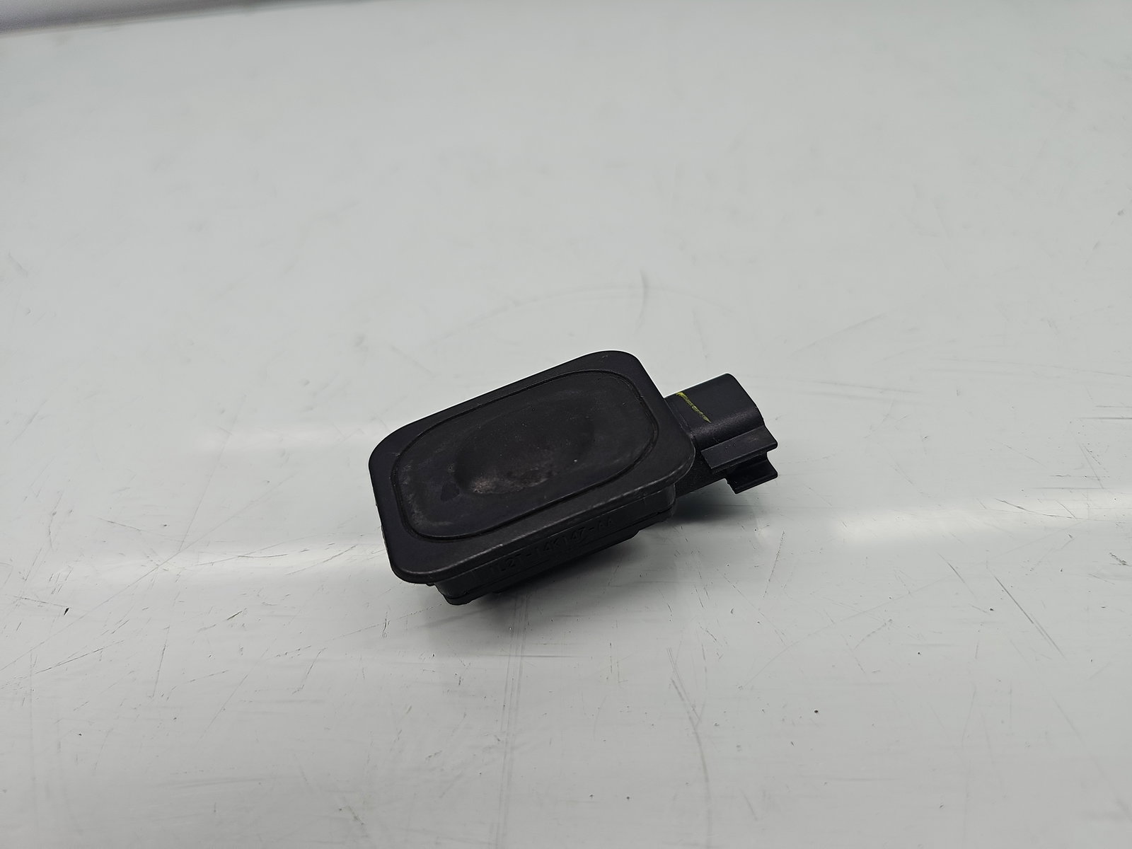 Buton deschidere haion Jaguar XF (X250) [Fabr 2008-2015] Facelift 1L2T-14K147-AA - imagine 2