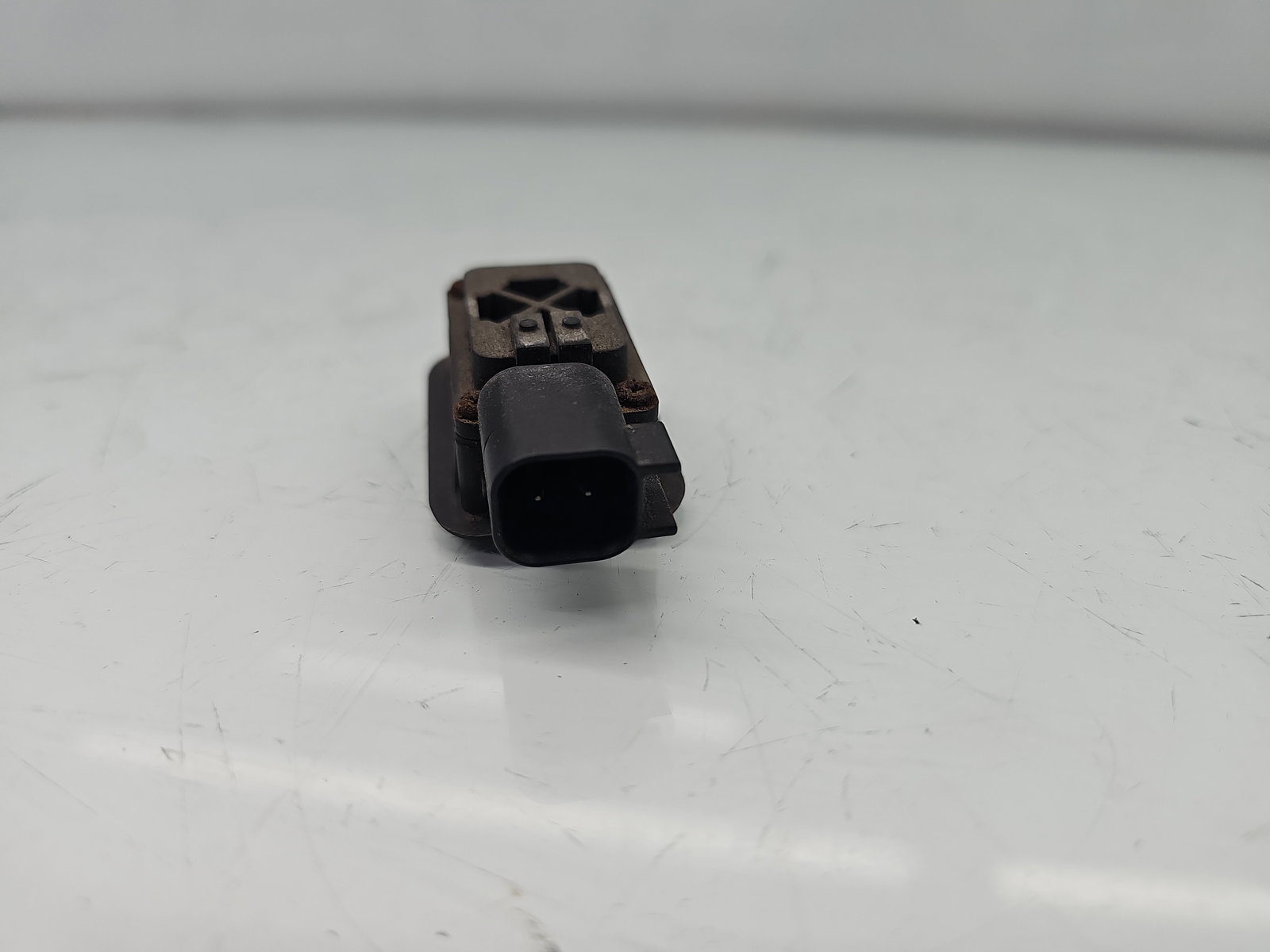 Buton deschidere haion Jaguar XF (X250) [Fabr 2008-2015] Facelift 1L2T-14K147-AA - imagine 3