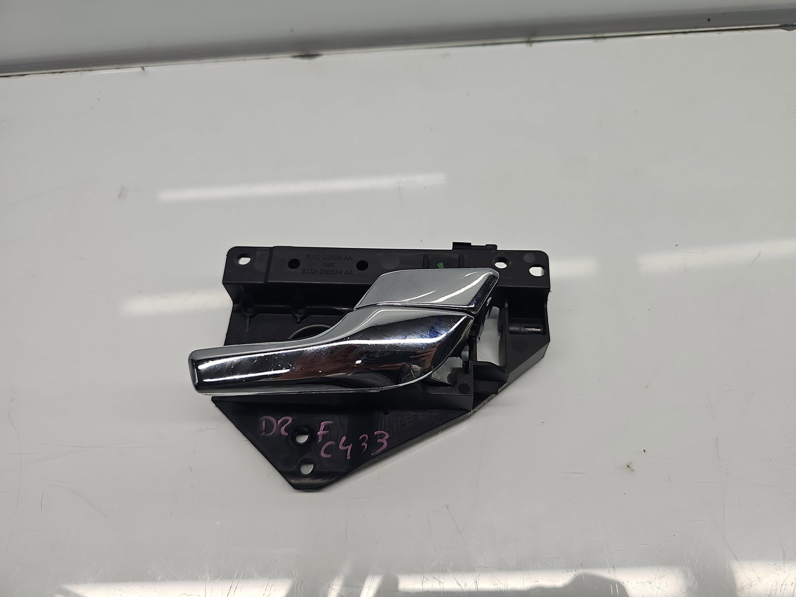 Maner interior dreapta fata Jaguar XF (X250) [Fabr 2008-2015] Facelift 8X23-22600-AE - imagine 1