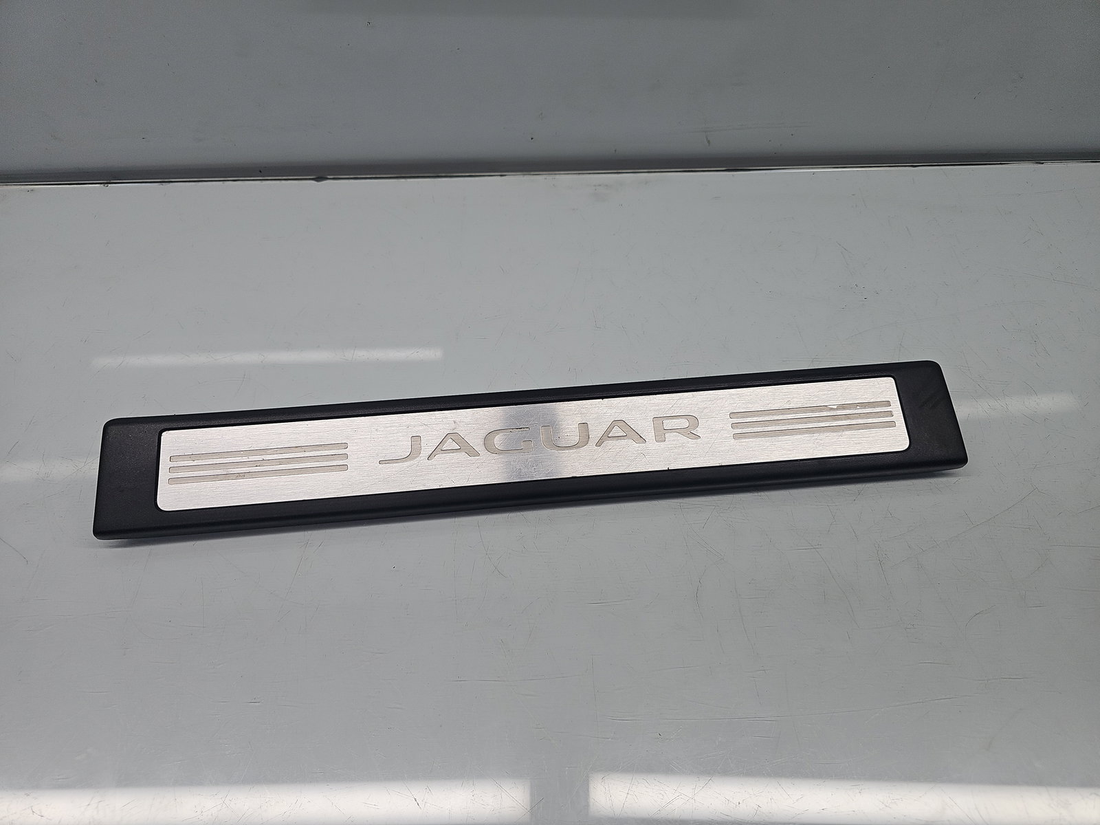 Ornament prag dreapta fata Jaguar XF (X250) [Fabr 2008-2015] Facelift Berlina 8X23-13200-A - imagine 1