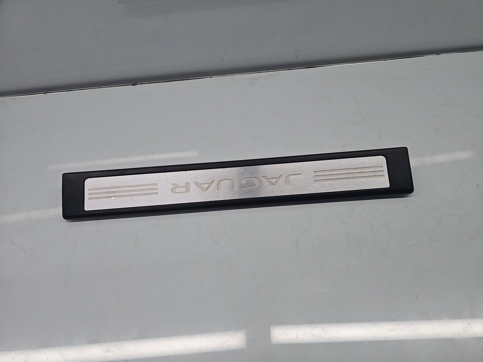 Ornament prag dreapta fata Jaguar XF (X250) [Fabr 2008-2015] Facelift Berlina 8X23-13200-A - imagine 3