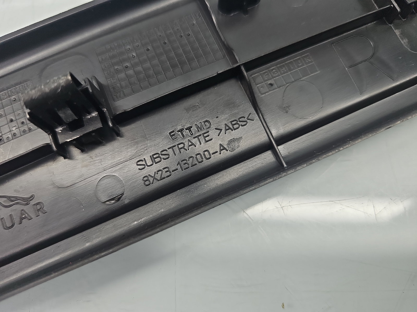 Ornament prag dreapta fata Jaguar XF (X250) [Fabr 2008-2015] Facelift Berlina 8X23-13200-A - imagine 4