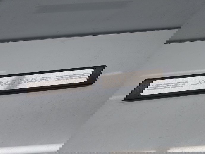 Ornament prag stanga fata Jaguar XF (X250) [Fabr 2008-2015] Facelift Berlina 8X23-13201-A