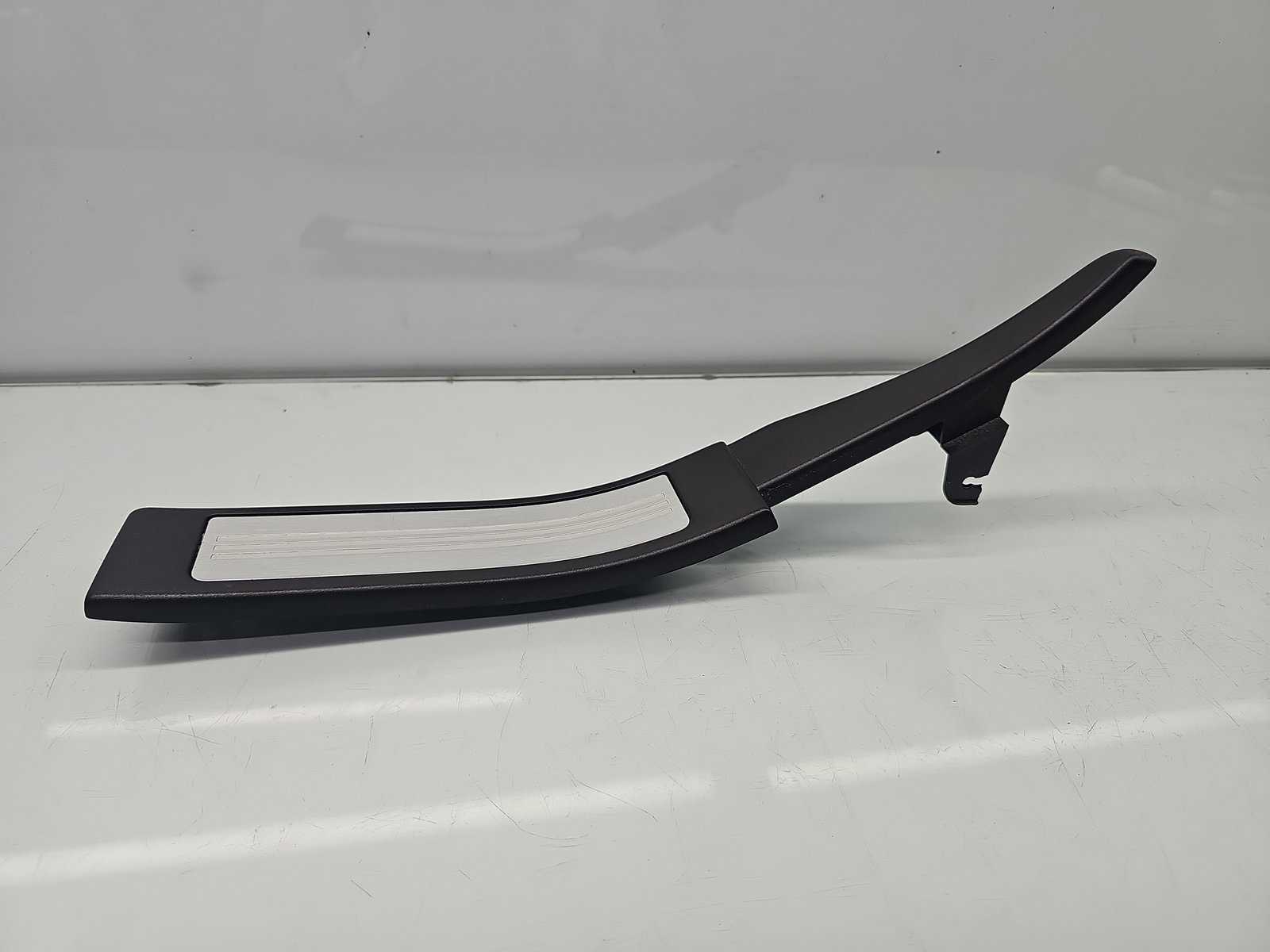 Ornament prag stanga spate Jaguar XF (X250) [Fabr 2008-2015] Facelift Berlina 8X23-F13245-A - imagine 1