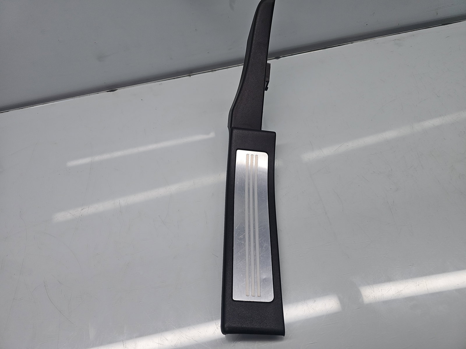 Ornament prag stanga spate Jaguar XF (X250) [Fabr 2008-2015] Facelift Berlina 8X23-F13245-A - imagine 2