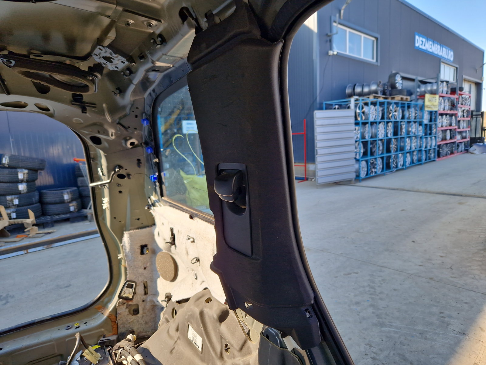 Ornament stalp stanga Volvo XC90 II [Fabr 2015-2024] SUV OEM - imagine 2