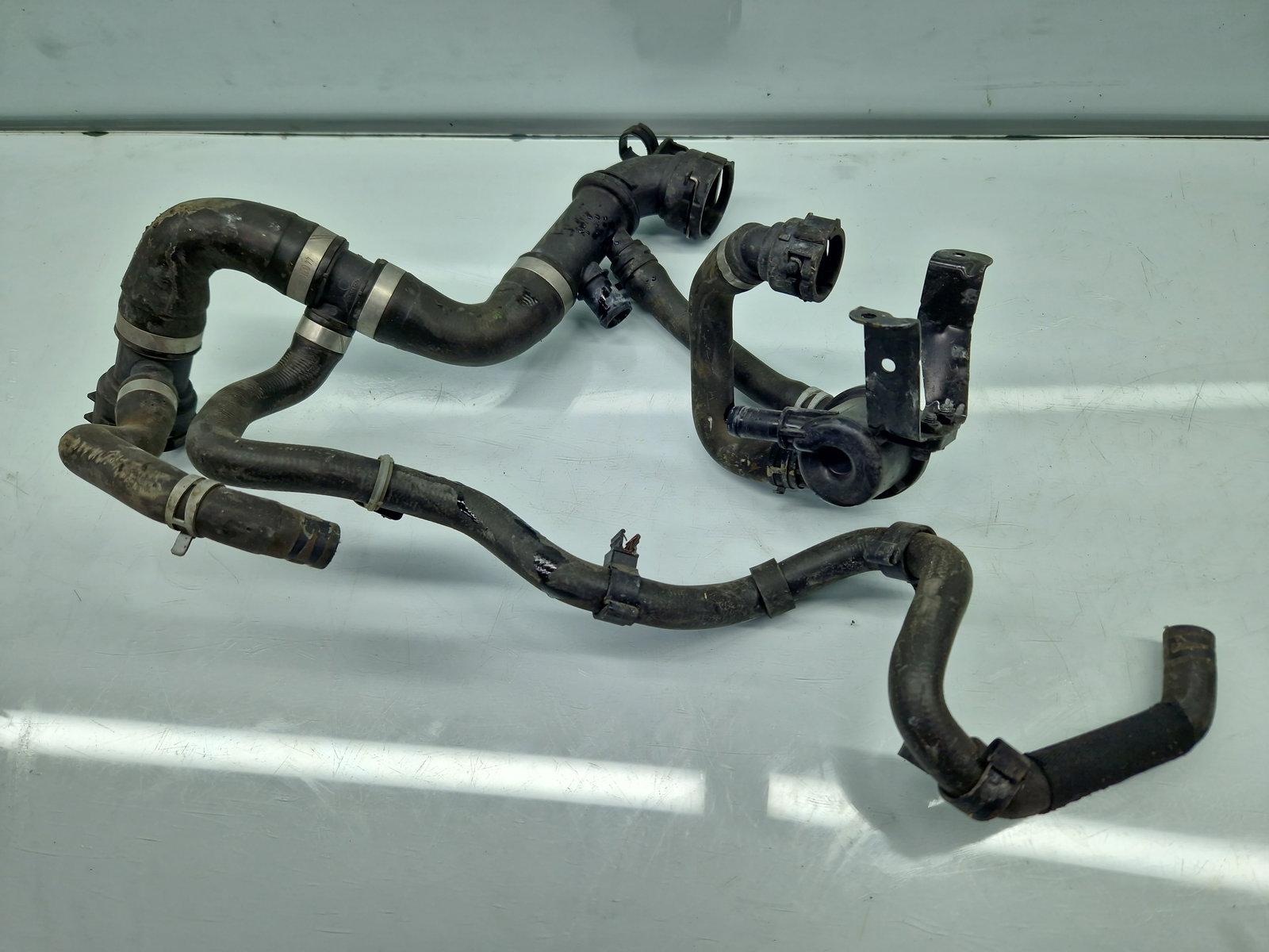 Furtun apa Volvo XC90 II [Fabr 2015-2024] OEM 2.0 Hib B4204T 236KW / 320CP - imagine 1