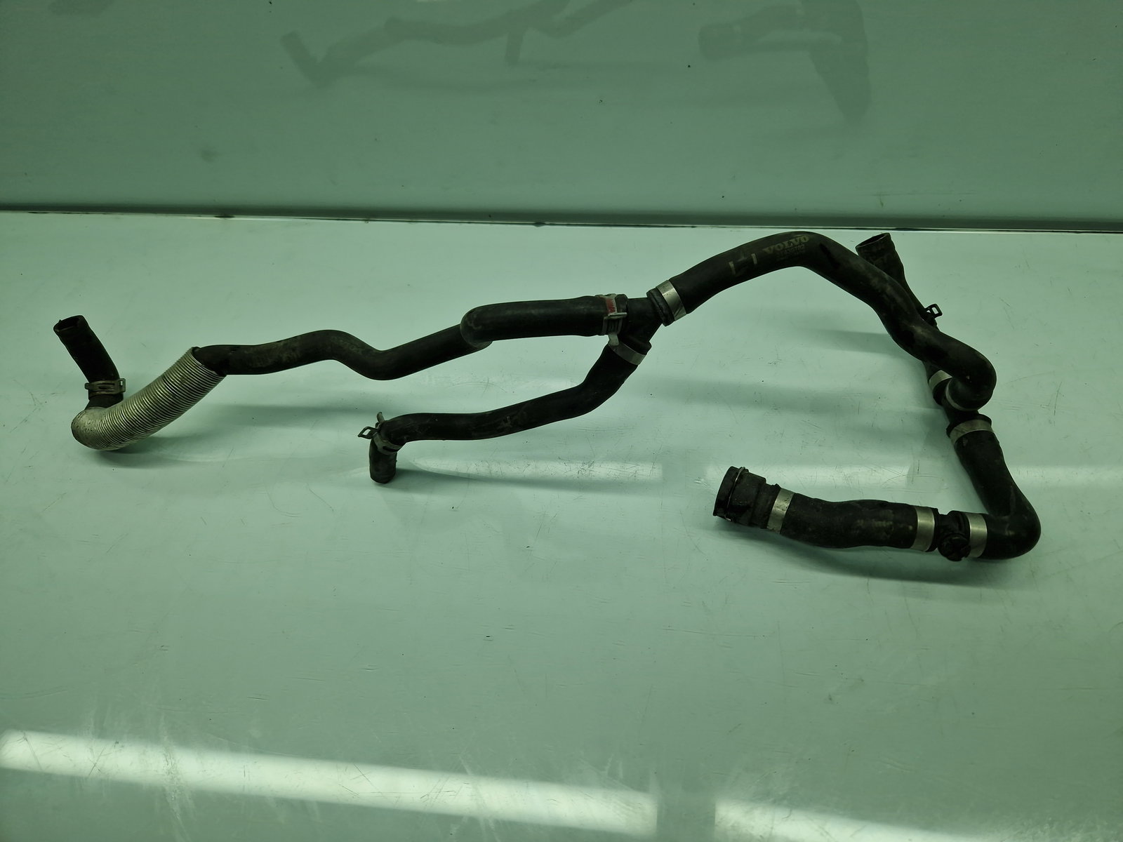 Furtun apa Volvo XC90 II [Fabr 2015-2024] OEM 2.0 Hib B4204T 236KW / 320CP - imagine 1