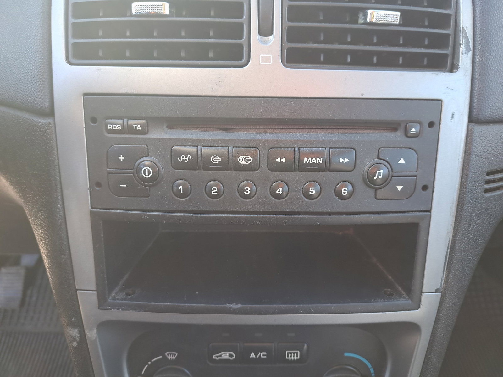 Radio CD PEUGEOT 307 [Fabr 1993-2003] OEM