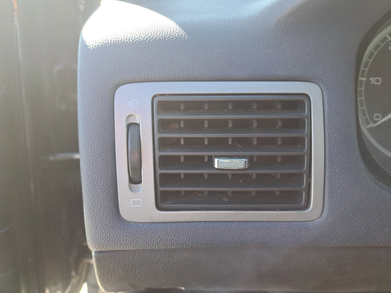 Grila aerisire stanga PEUGEOT 307 [Fabr 1993-2003] OEM