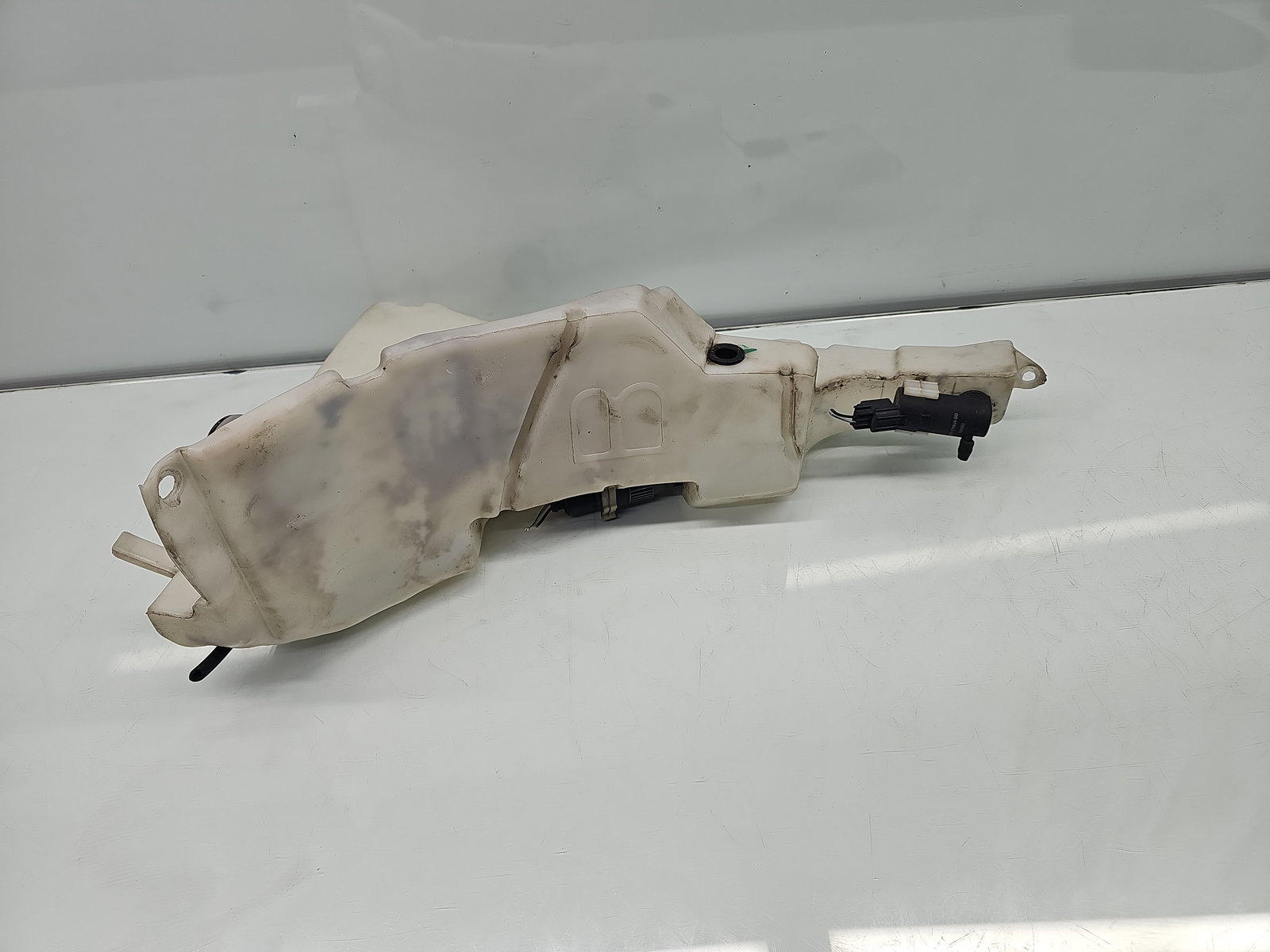 Vas lichid parbriz Jaguar XF (X250) [Fabr 2008-2015] Facelift 8X23-17B613-B - imagine 1