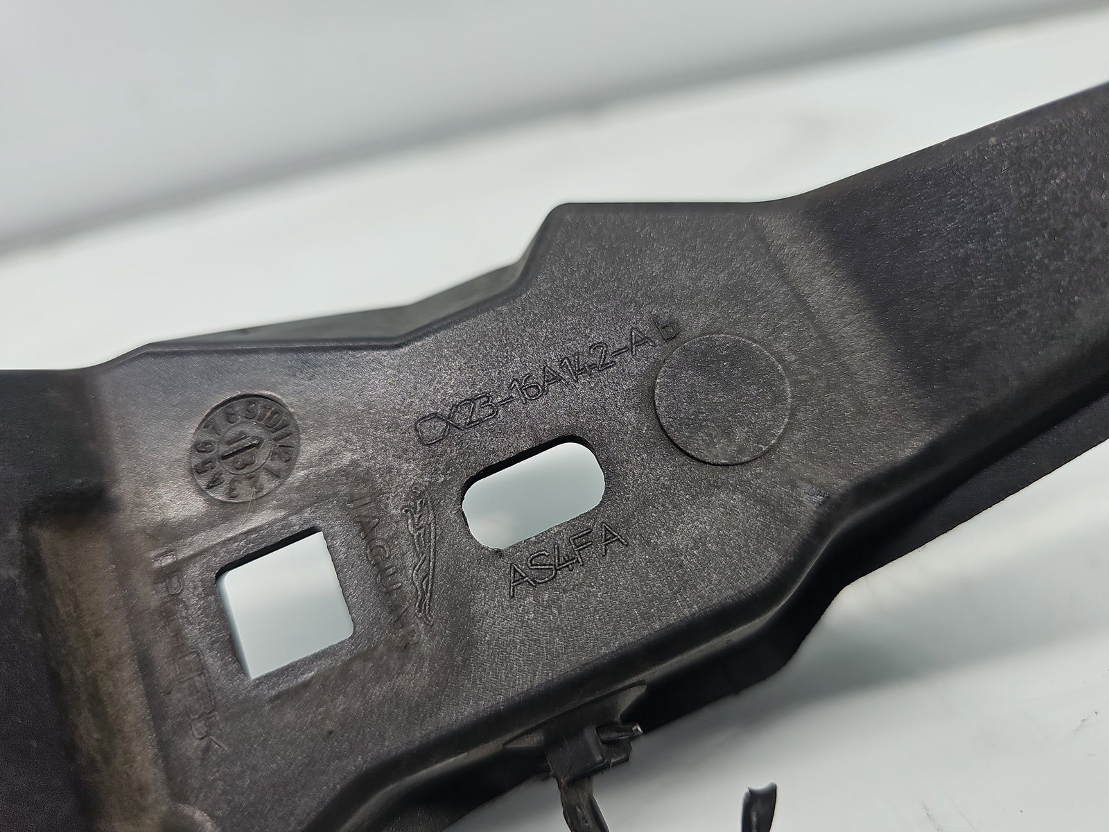 Suport aripa dreapta fata Jaguar XF (X250) [Fabr 2008-2015] Facelift Berlina CX23-16A142-A - imagine 5