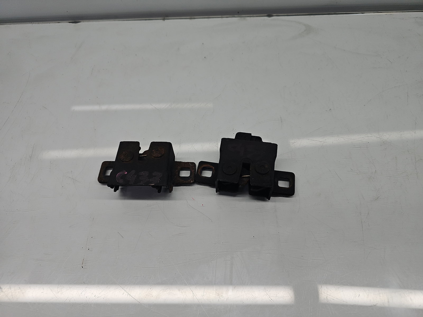 Broasca capota Jaguar XF (X250) [Fabr 2008-2015] Facelift Berlina 8X23-16700-AE - imagine 1