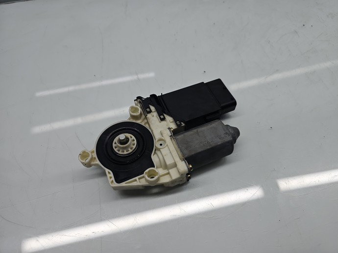 Motoras geam dreapta fata Volkswagen Golf 4 (1J1) [Fabr 1997-2004] 1J1959802D