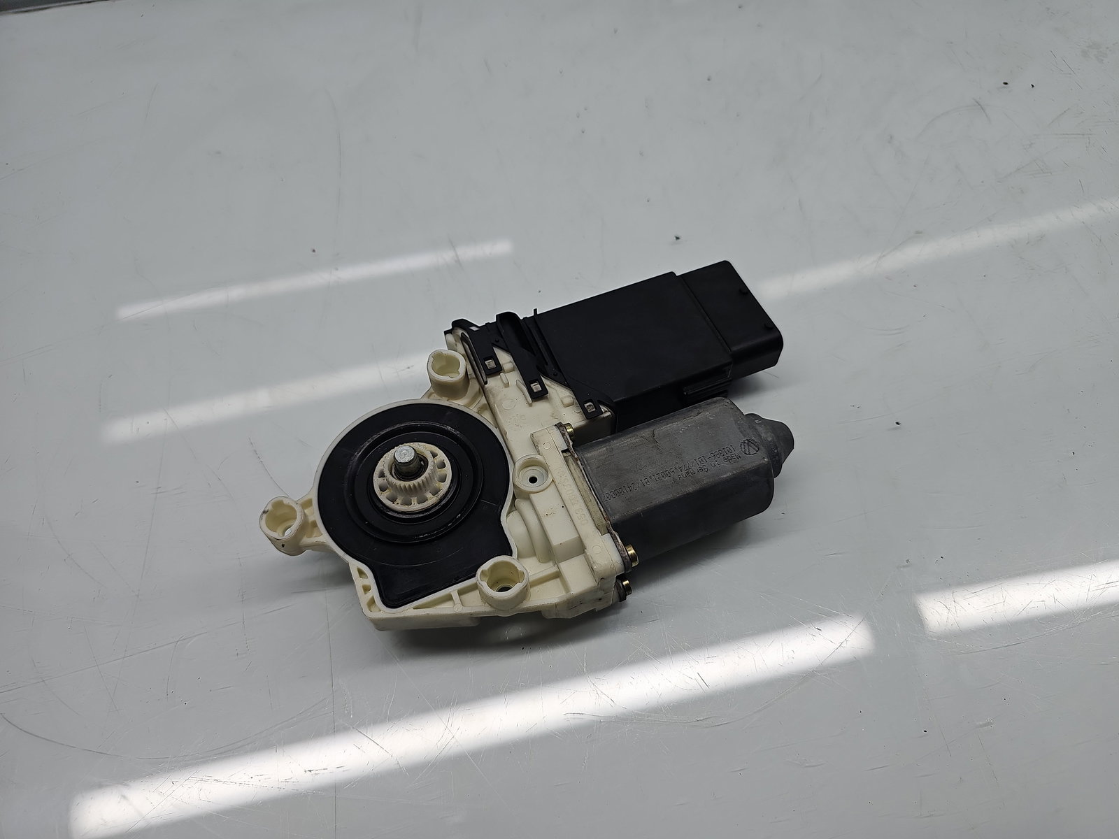 Motoras geam dreapta fata Volkswagen Golf 4 (1J1) [Fabr 1997-2004] 1J1959802D - imagine 1