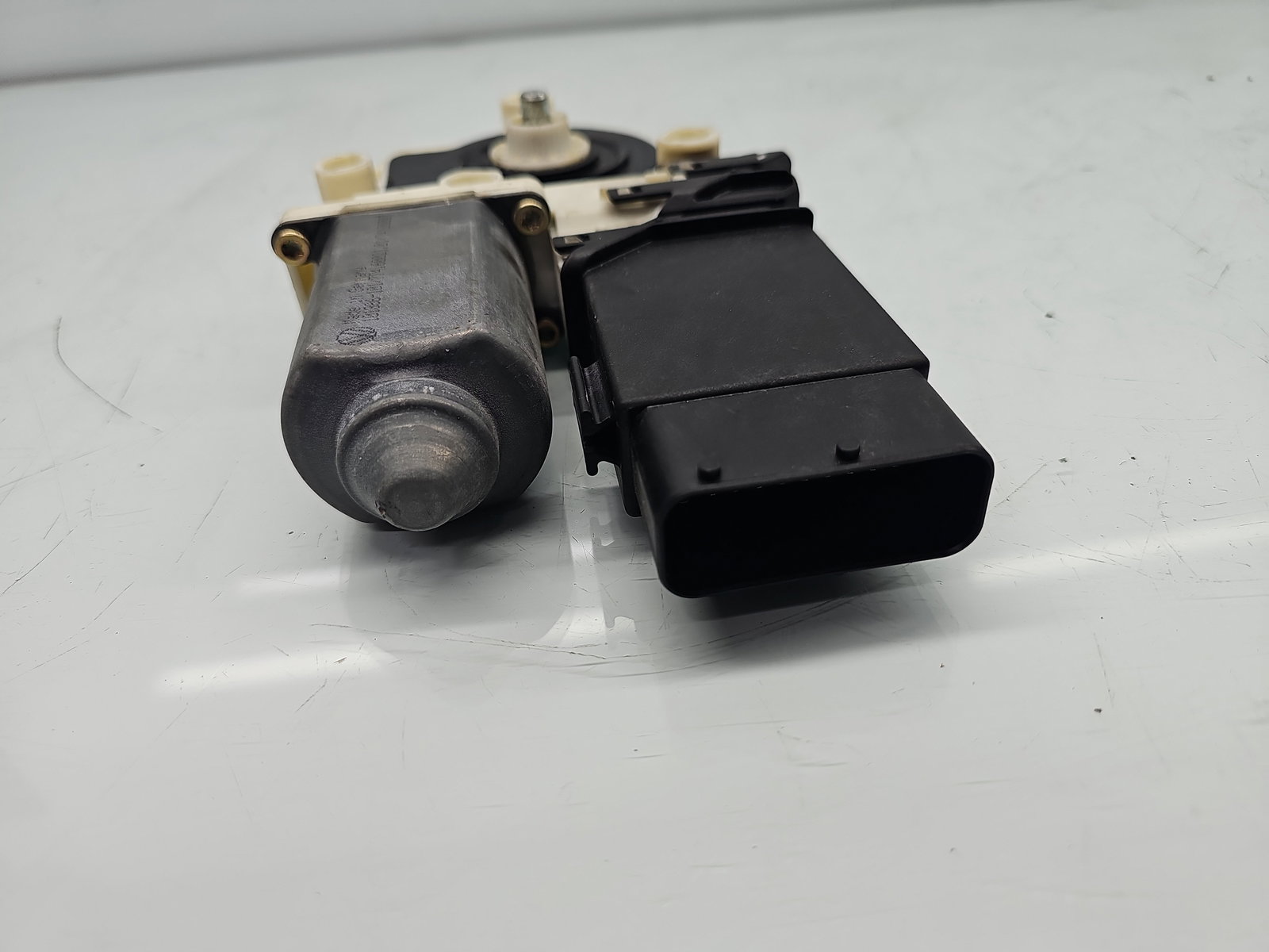 Motoras geam dreapta fata Volkswagen Golf 4 (1J1) [Fabr 1997-2004] 1J1959802D - imagine 3