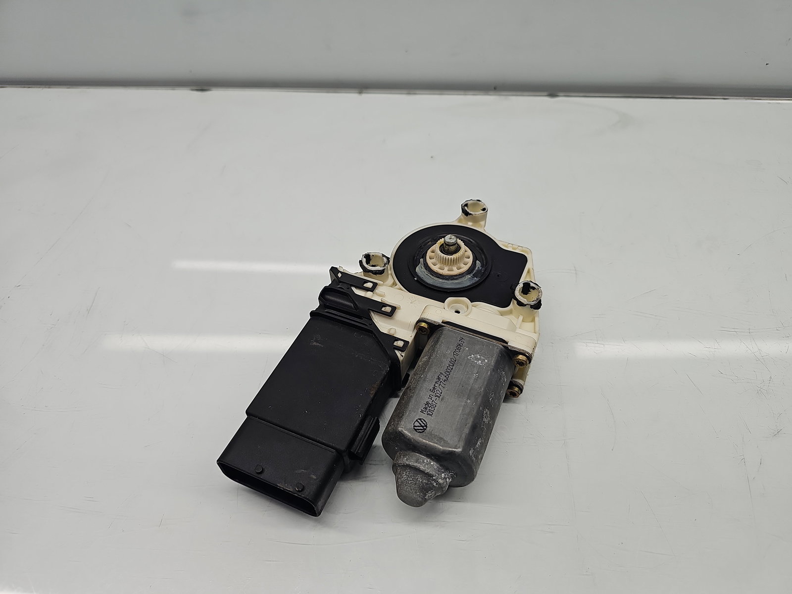 Motoras geam stanga fata Volkswagen Bora (1J2) [Fabr 1998-2005] OEM - imagine 1