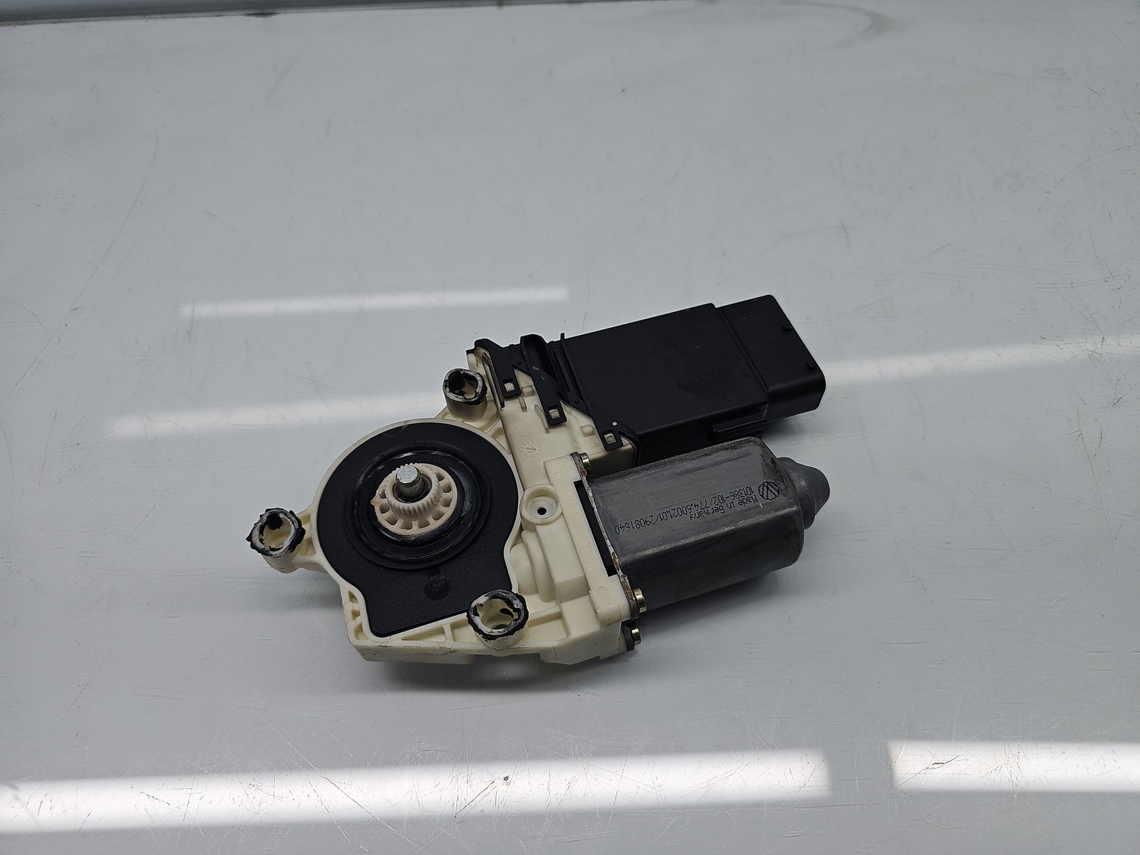 Motoras geam dreapta fata Volkswagen Bora (1J2) [Fabr 1998-2005] 1C1959802A - imagine 1