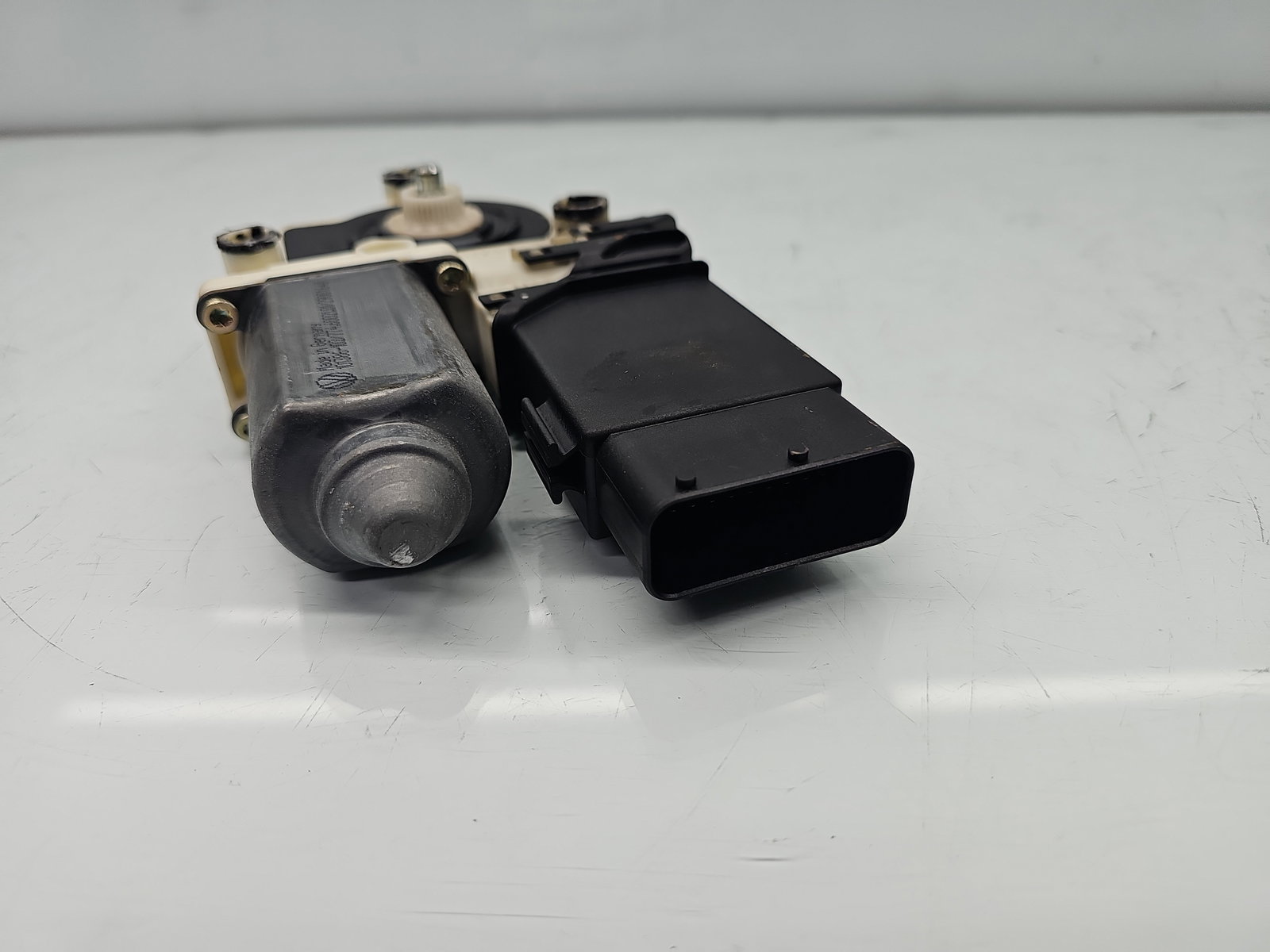 Motoras geam dreapta fata Volkswagen Bora (1J2) [Fabr 1998-2005] 1C1959802A - imagine 3