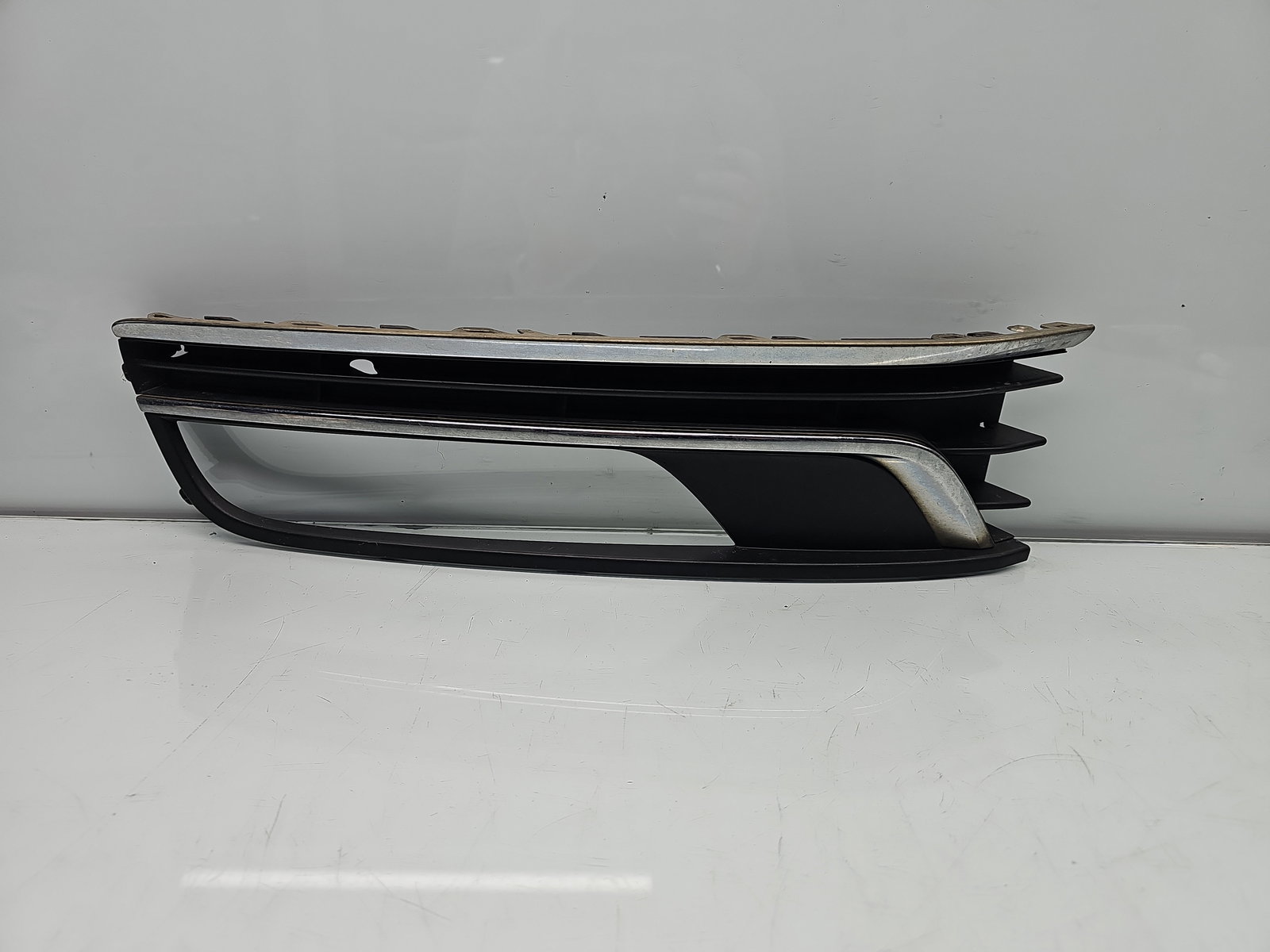 Grila proiector stanga Volkswagen Passat B7 (365) Variant [Fabr 2010-2014] 3AA853665 - imagine 1