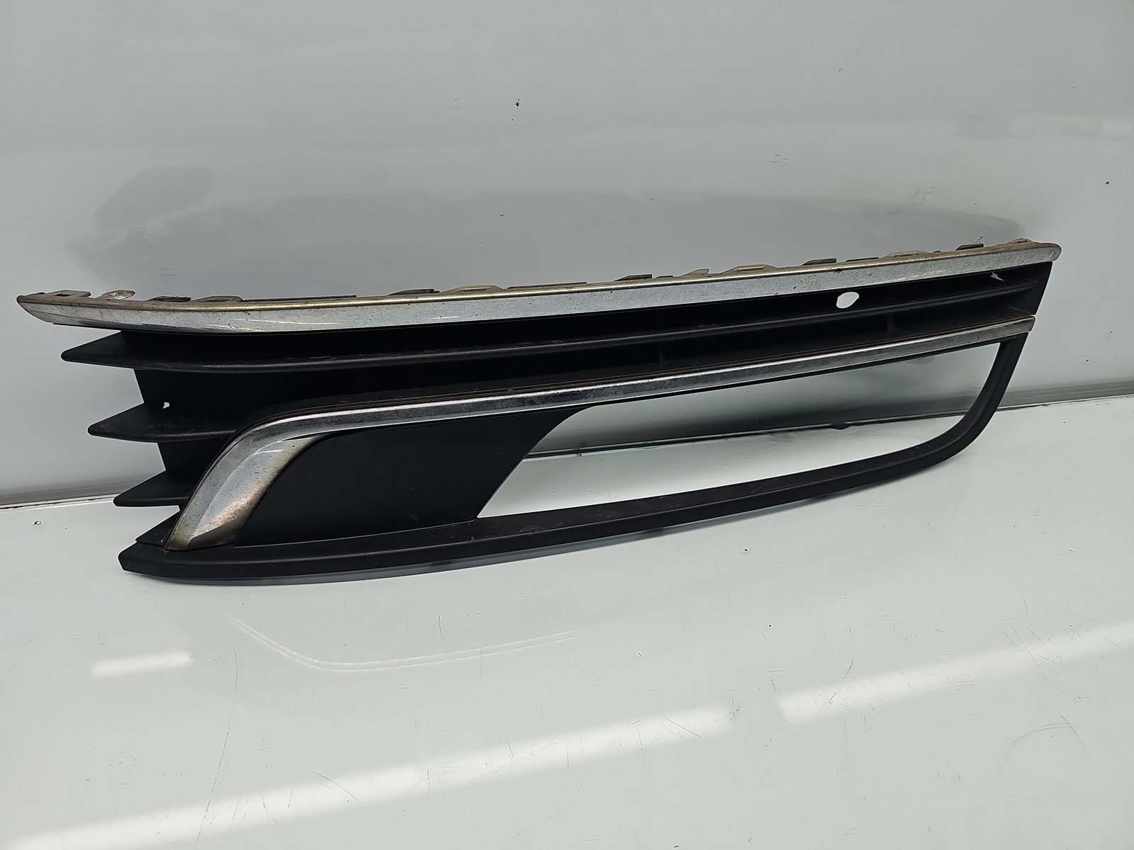 Grila proiector dreapta Volkswagen Passat B7 (365) Variant [Fabr 2010-2014] 3AA853666 - imagine 1