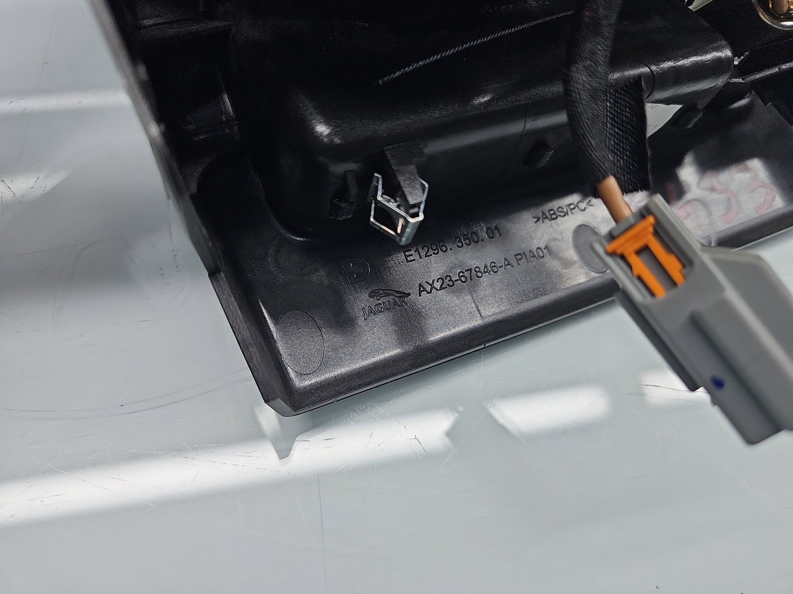 Grila aerisire spate Jaguar XF (X250) [Fabr 2008-2015] Facelift AX23-67846-A - imagine 6