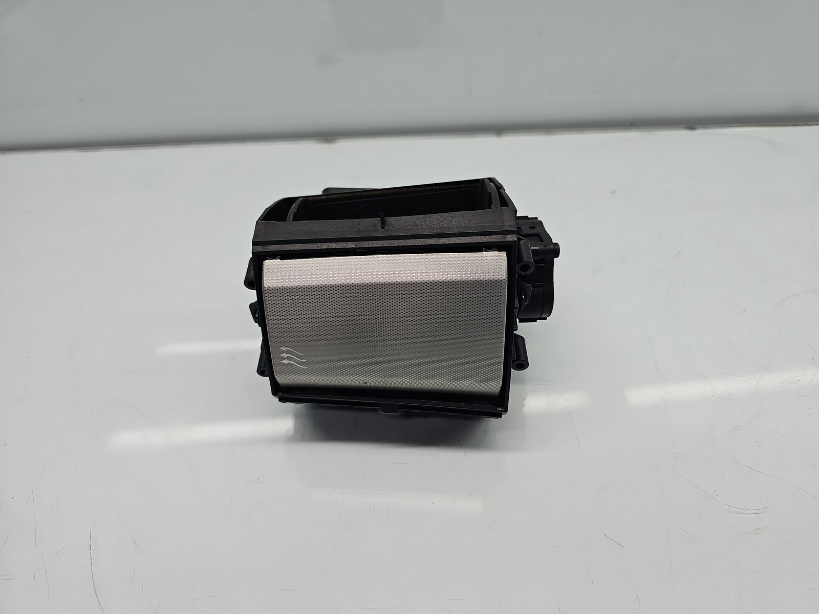 Grila aerisire stanga Jaguar XF (X250) [Fabr 2008-2015] Facelift 6615-000 - imagine 1