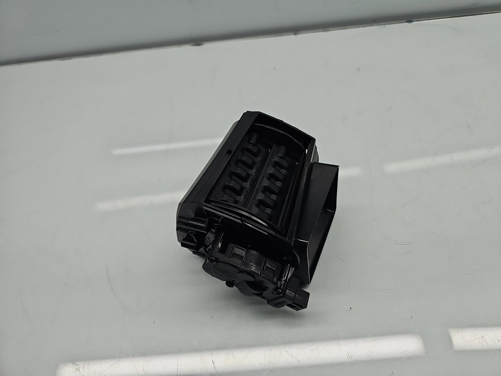 Grila aerisire stanga Jaguar XF (X250) [Fabr 2008-2015] Facelift 6615-000 - imagine 2