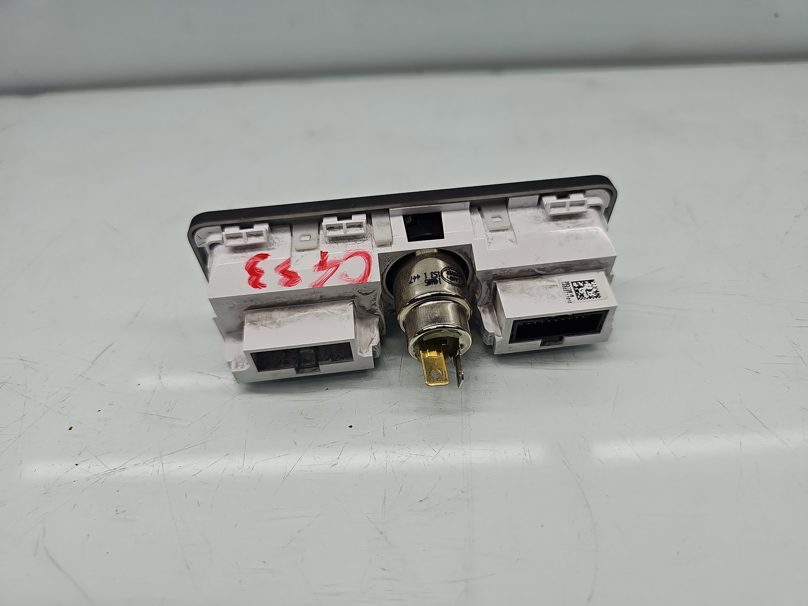 Conector auxiliar USB Jaguar XF (X250) [Fabr 2008-2015] Facelift 28373818 - imagine 2