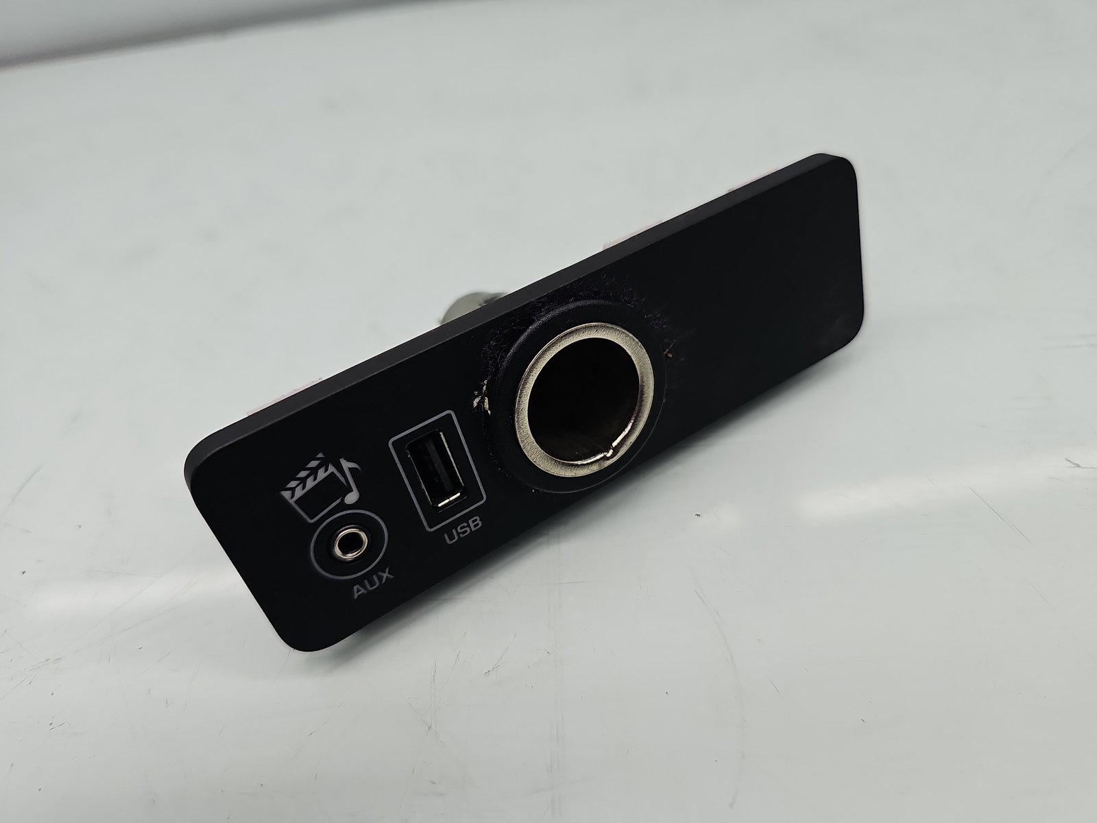 Conector auxiliar USB Jaguar XF (X250) [Fabr 2008-2015] Facelift 28373818 - imagine 4