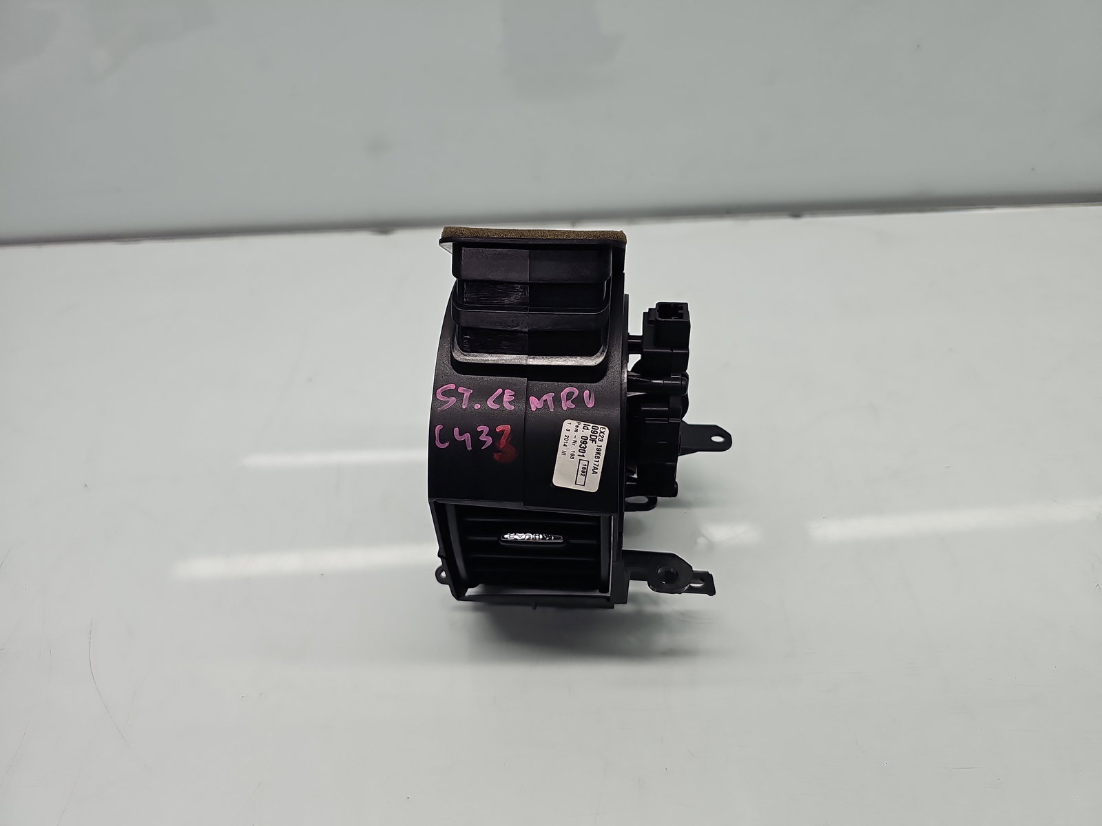 Grila aerisire centrala stanga Jaguar XF (X250) [Fabr 2008-2015] Facelift EX23 19K617AA - imagine 1